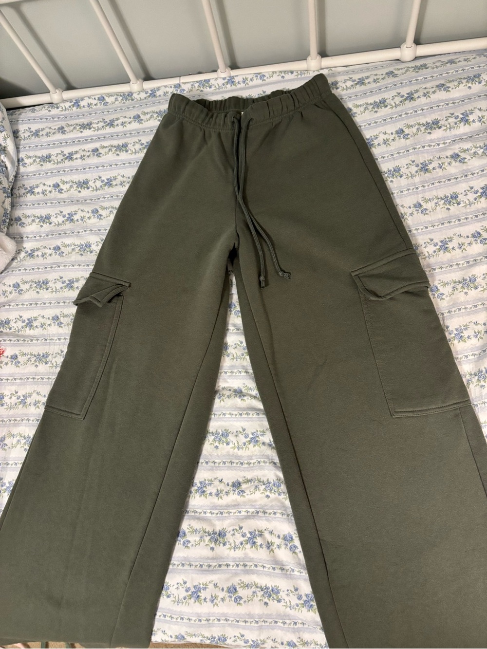 Women’s Olive Cargo Sweatpants - Drawstring Waist